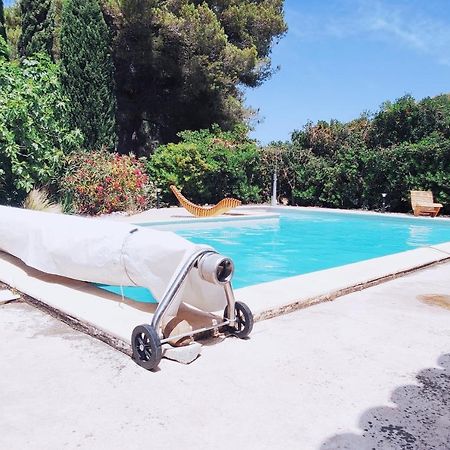 Offrez-Vous Un Sejour Dans Notre Studio T1 Bis A Entressen Une Grande Piscine Pour Se Rafraichir ,Un Espace De Jeux Pour Enfants Pour Des Heures De Divertissement Un Terrain De Petanque Pour Des Parties Endiablees Kültér fotó
