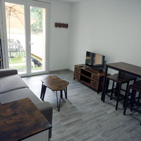 Offrez-Vous Un Sejour Dans Notre Studio T1 Bis A Entressen Une Grande Piscine Pour Se Rafraichir ,Un Espace De Jeux Pour Enfants Pour Des Heures De Divertissement Un Terrain De Petanque Pour Des Parties Endiablees Kültér fotó
