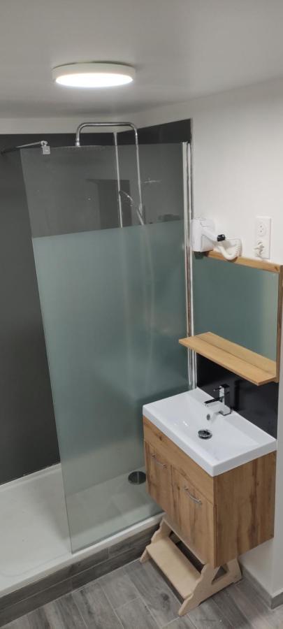Offrez-Vous Un Sejour Dans Notre Studio T1 Bis A Entressen Une Grande Piscine Pour Se Rafraichir ,Un Espace De Jeux Pour Enfants Pour Des Heures De Divertissement Un Terrain De Petanque Pour Des Parties Endiablees Kültér fotó