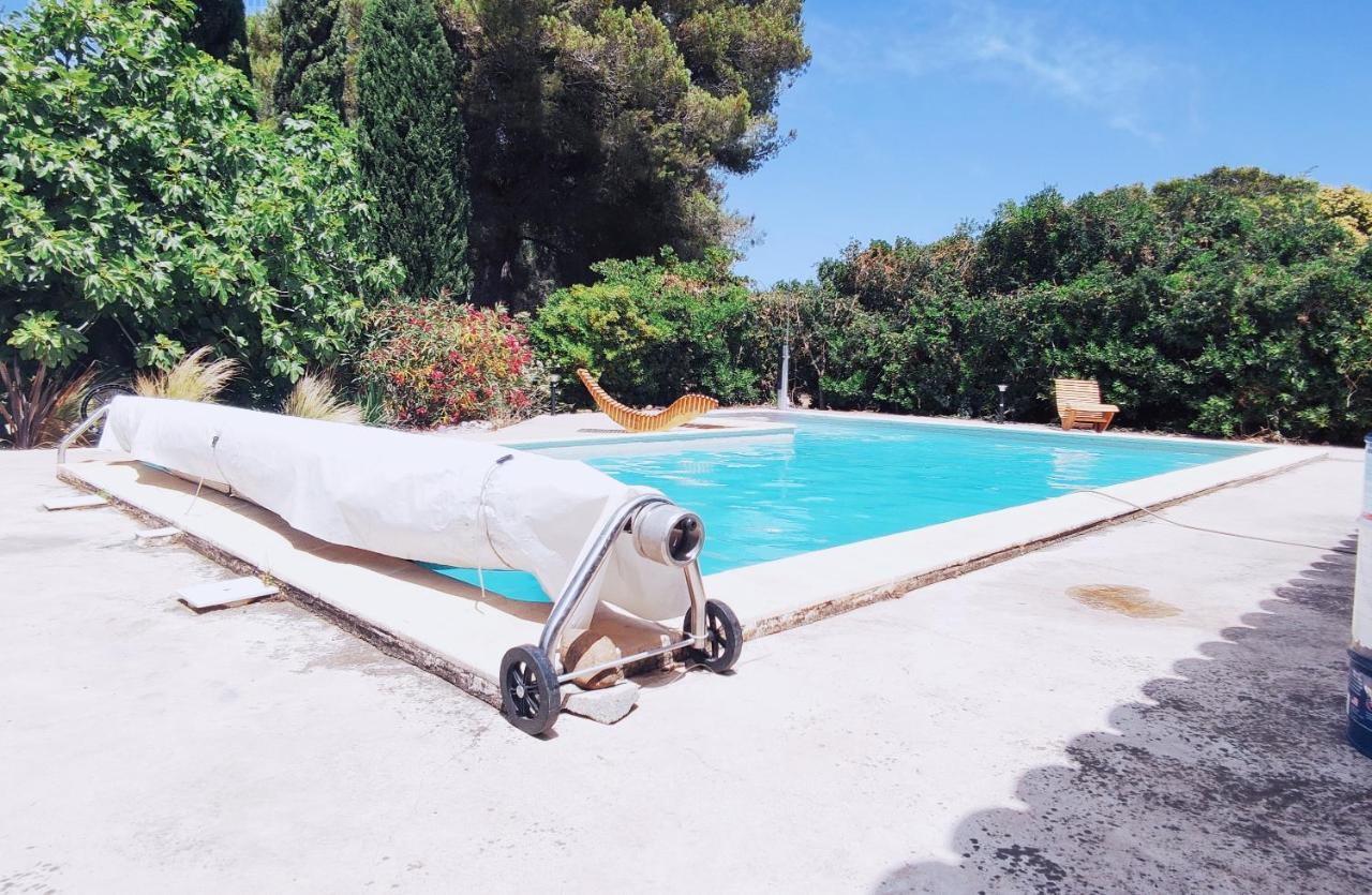 Offrez-Vous Un Sejour Dans Notre Studio T1 Bis A Entressen Une Grande Piscine Pour Se Rafraichir ,Un Espace De Jeux Pour Enfants Pour Des Heures De Divertissement Un Terrain De Petanque Pour Des Parties Endiablees Kültér fotó