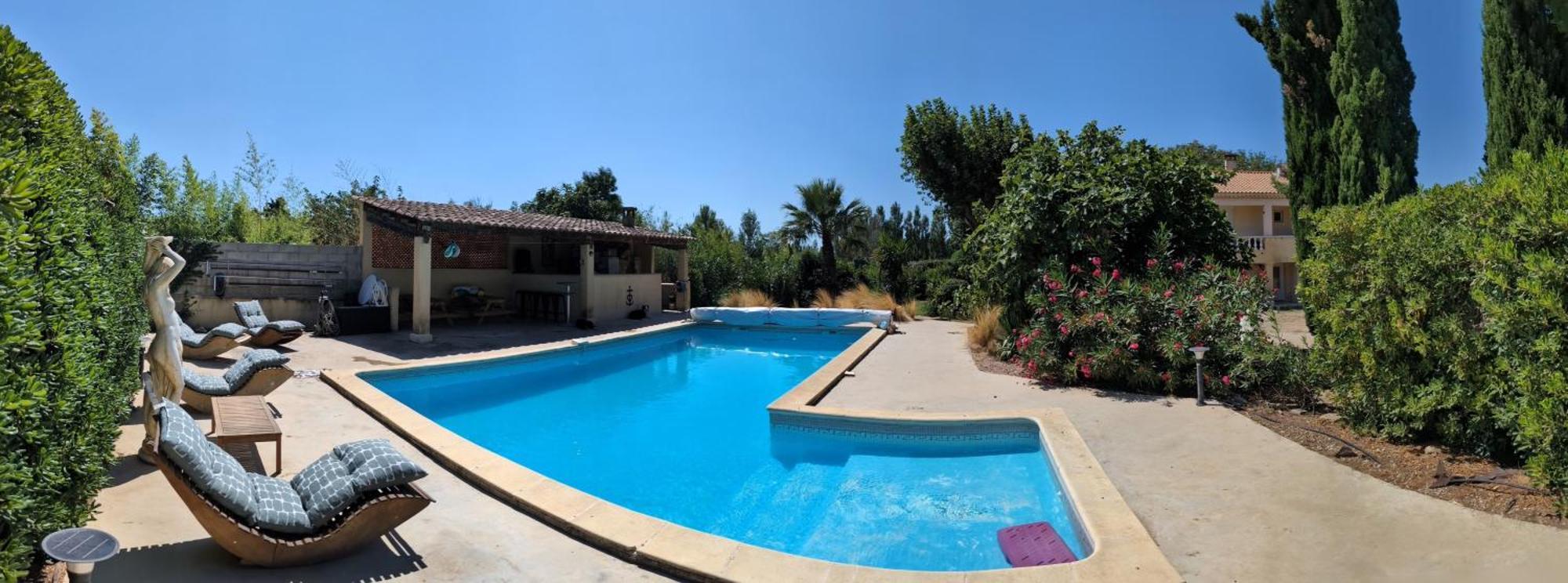Offrez-Vous Un Sejour Dans Notre Studio T1 Bis A Entressen Une Grande Piscine Pour Se Rafraichir ,Un Espace De Jeux Pour Enfants Pour Des Heures De Divertissement Un Terrain De Petanque Pour Des Parties Endiablees Kültér fotó